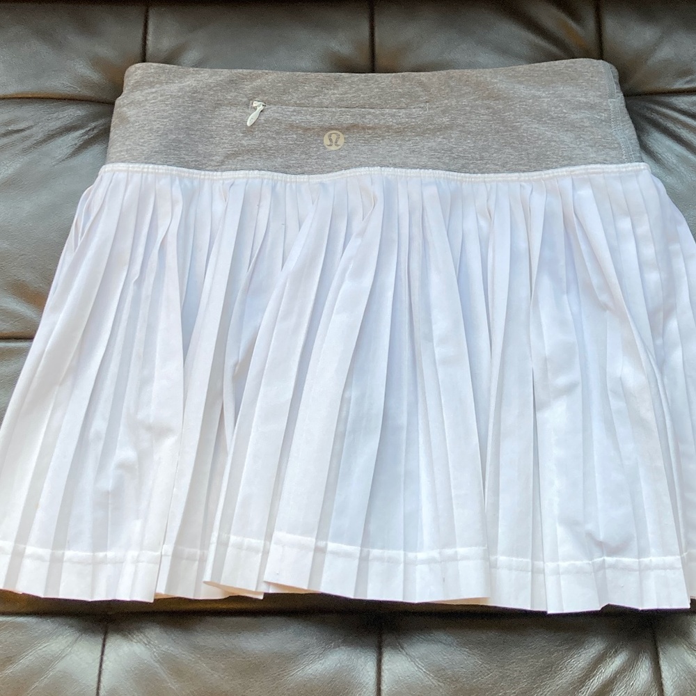 LULU LEMON PLEAT TO STREET SKIRT TENNIS SKIRT WHITE